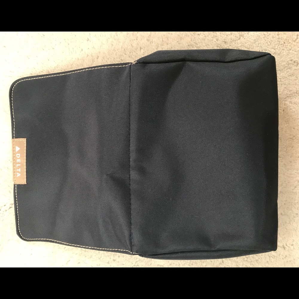$8ea./2for$15 “First Class” Toiletry/Makeup Case - Picture 4 of 7
